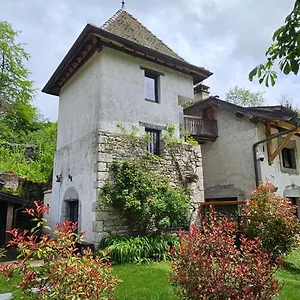 Hébergement de vacances La Tour Du Moulin Et Son Jacuzzi, Villy-le-Bouveret